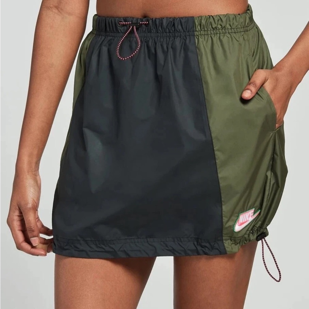 Nike Icon Clash Woven Colorblock Skirt